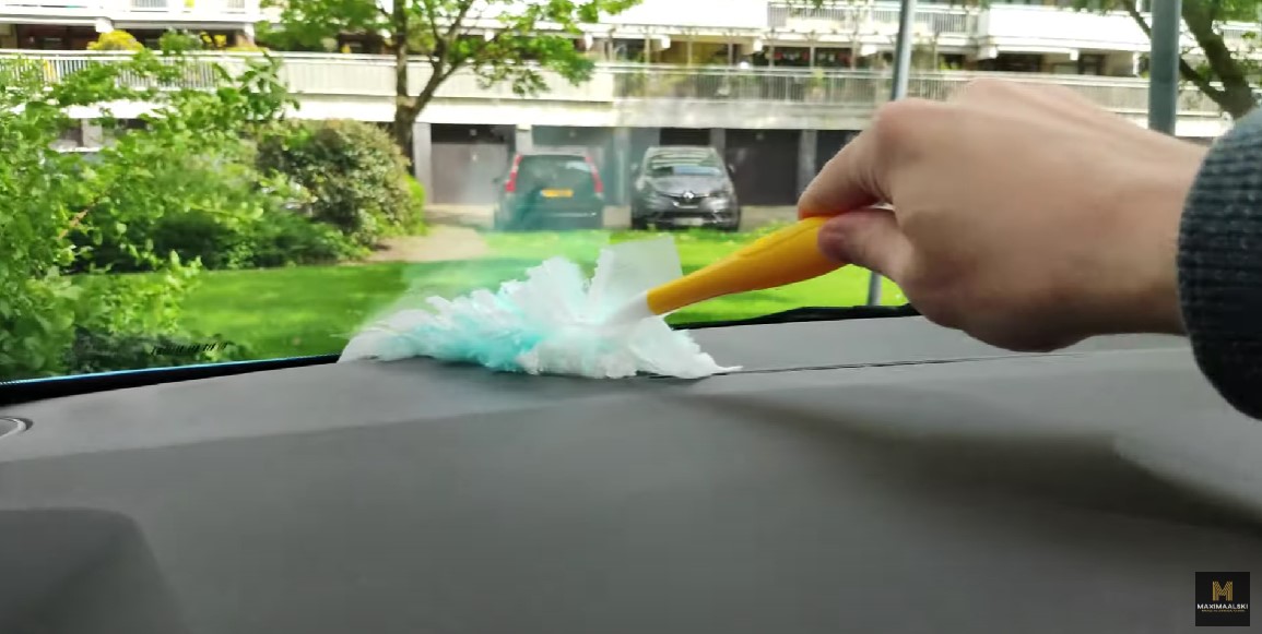 How to clean static dust safely from car screen, dashboard, seats