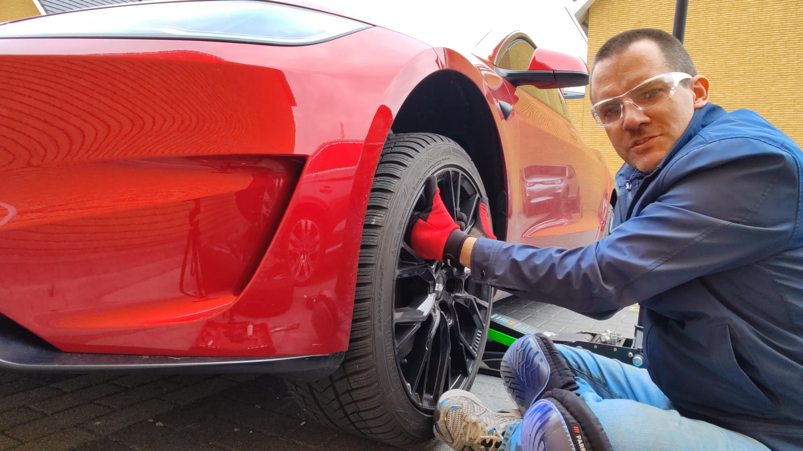 Tesla tire change safety tips and tool selection