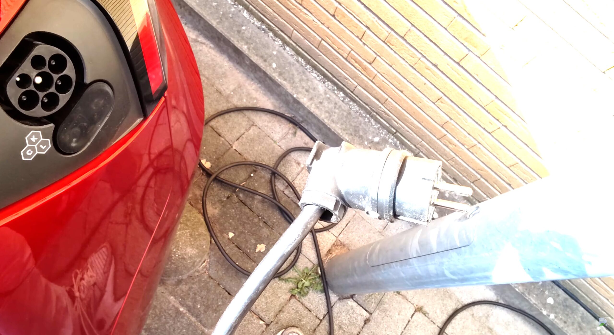 How to use a 12V inverter in your Tesla for backup power