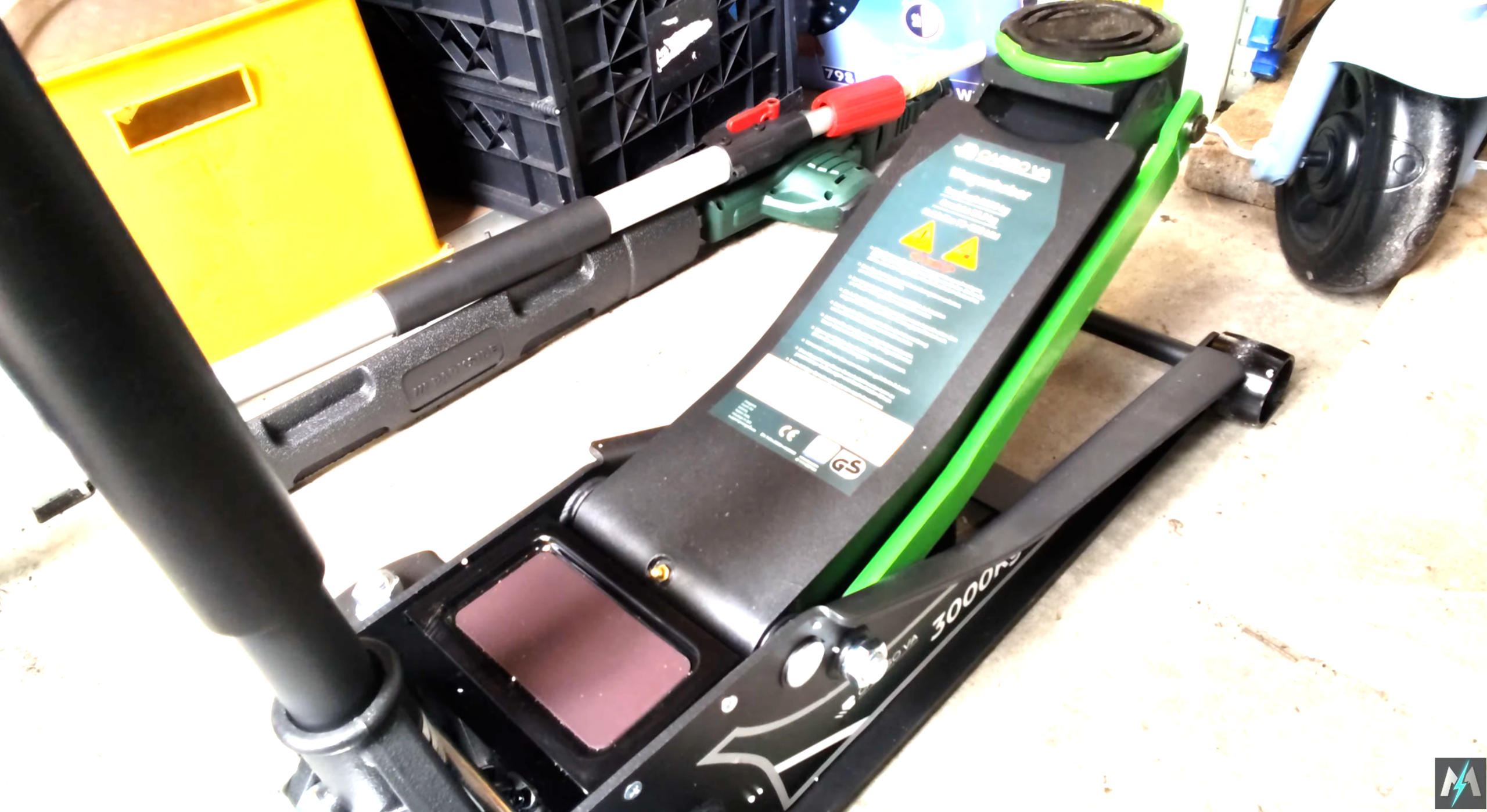 A list with Top hydraulic floor jack problems and how to fix them